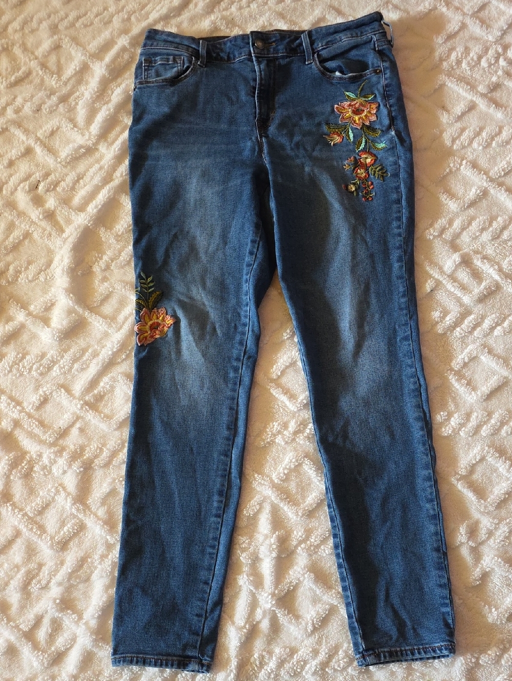 Old Navy Rockstar Mid-Rise Floral Embroidered Skinny Jeans